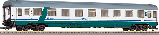 Passenger car 2nd class type "Eurofima" in IC livery<br /><a href='images/pictures/Roco/45713.jpg' target='_blank'>Full size image</a>